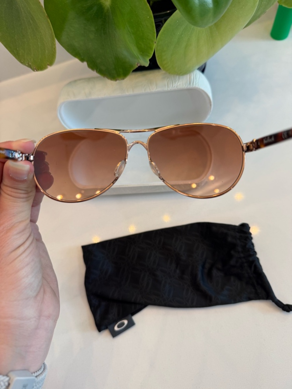 Oakley Feedback Aviator Tortoiseshell Sunglasses with Rose Gold trim NWOT - Picture 10 of 15